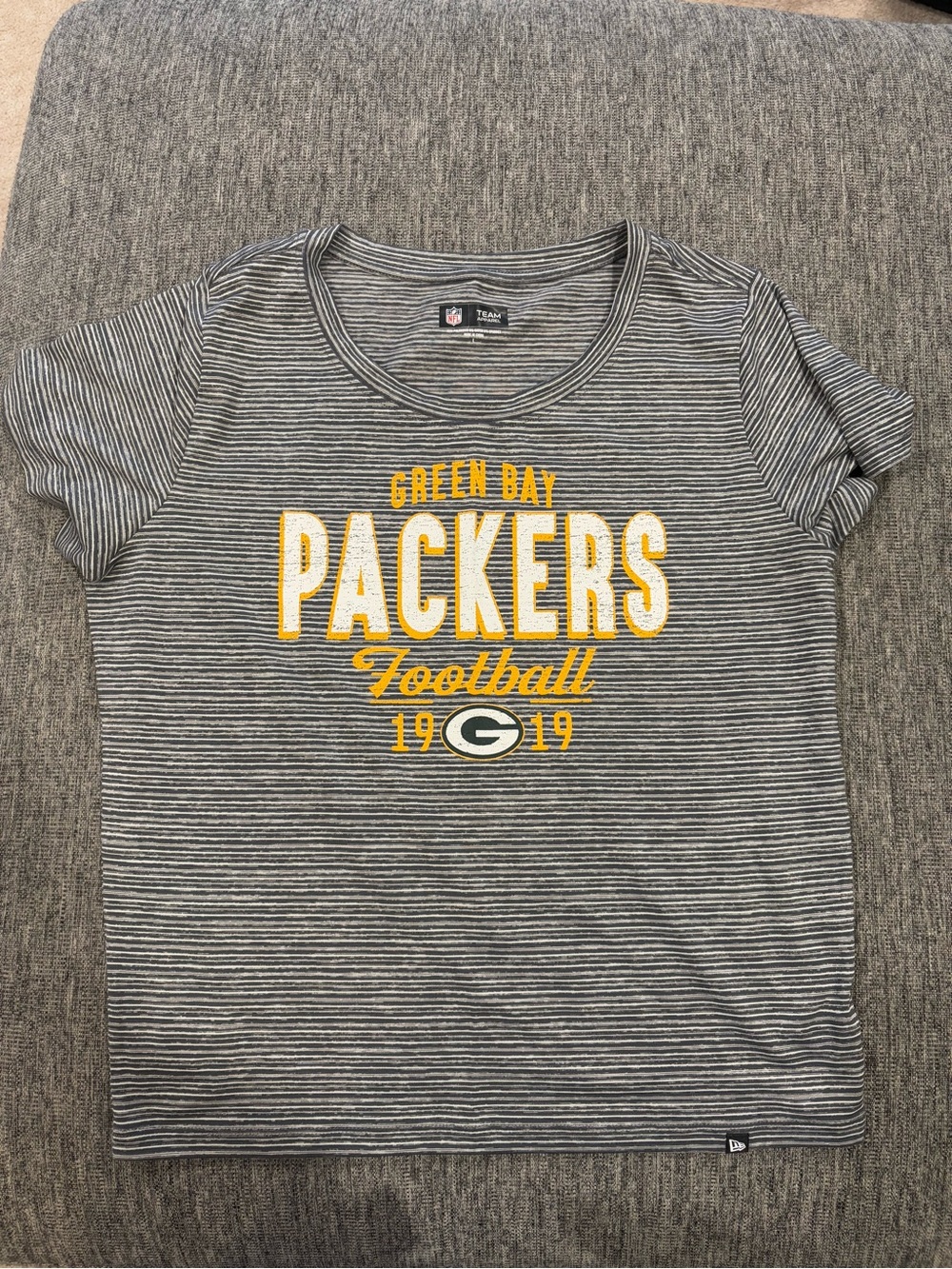NFL Green Bay Packers Gray & White Striped Tee with Yellow Logo